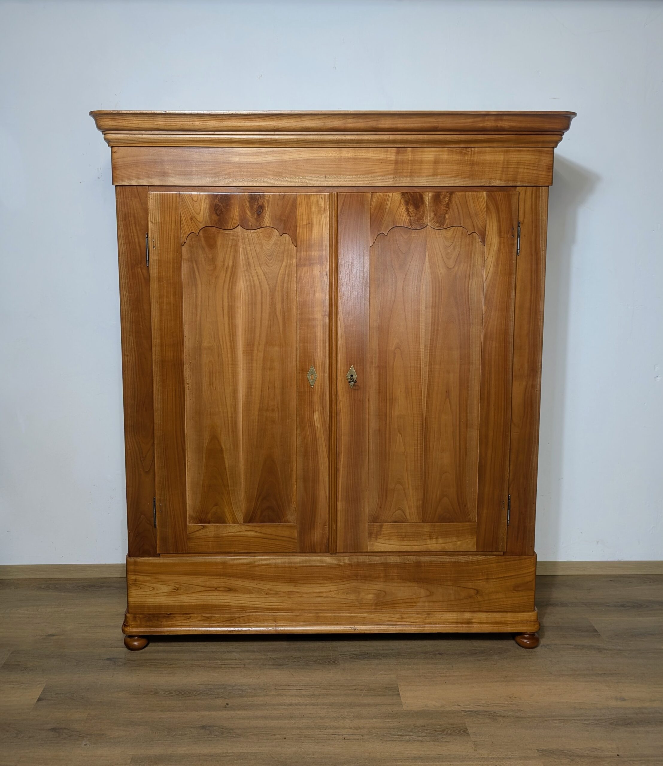 Biedermeier Kirschbaum Schrank