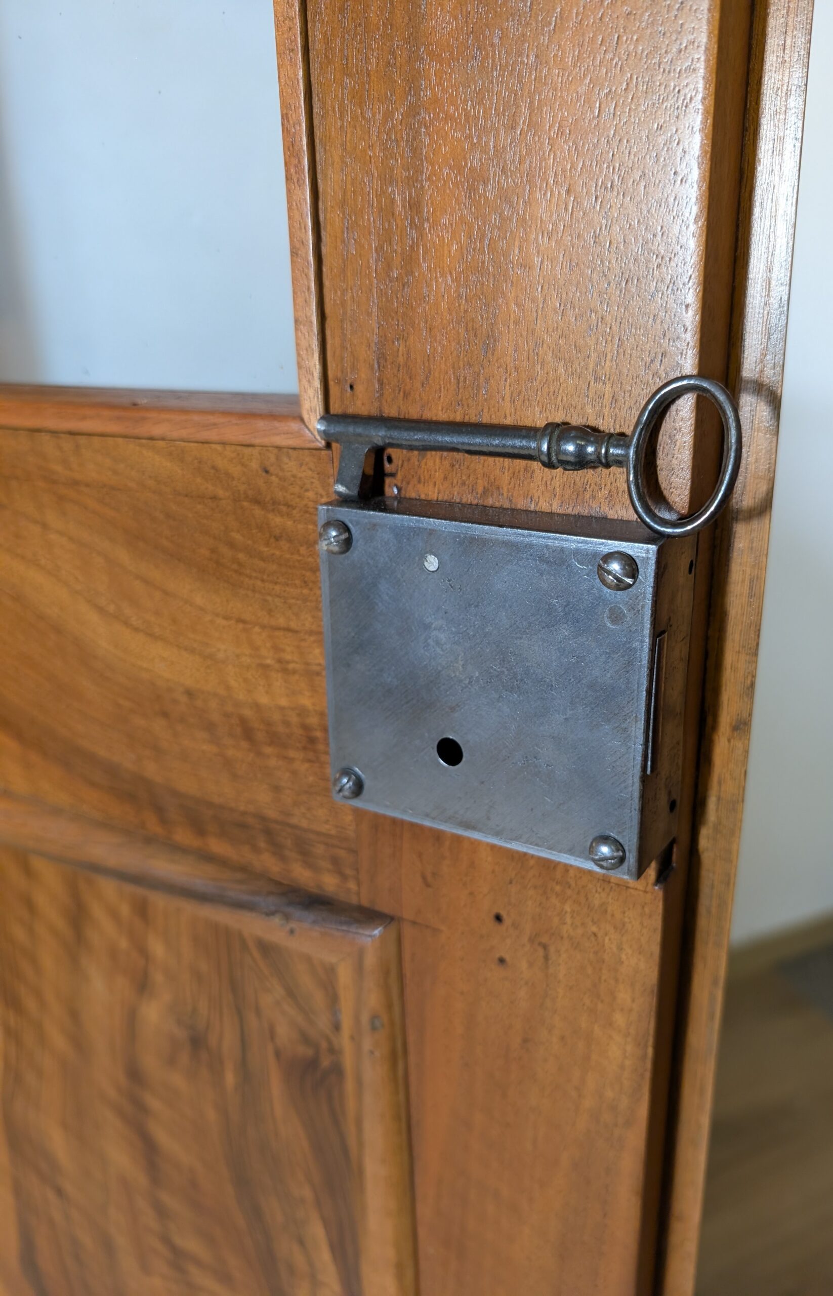 Biedermeier Nussbaum Vitrine – Bild 6