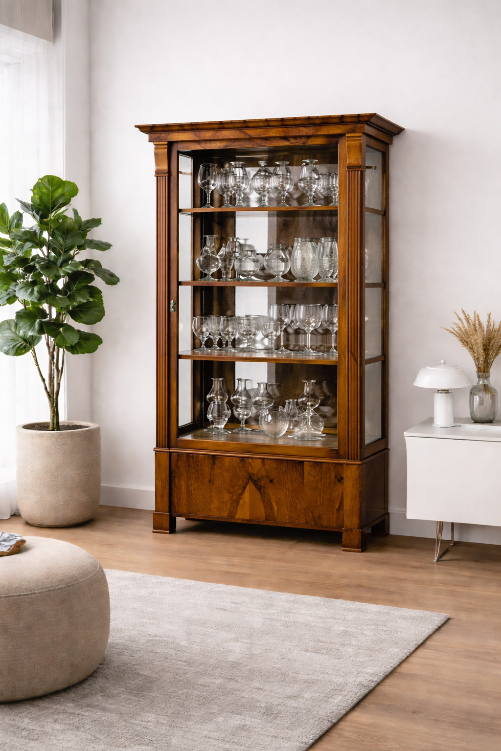 Biedermeier Vollglas Vitrine Nussbaum