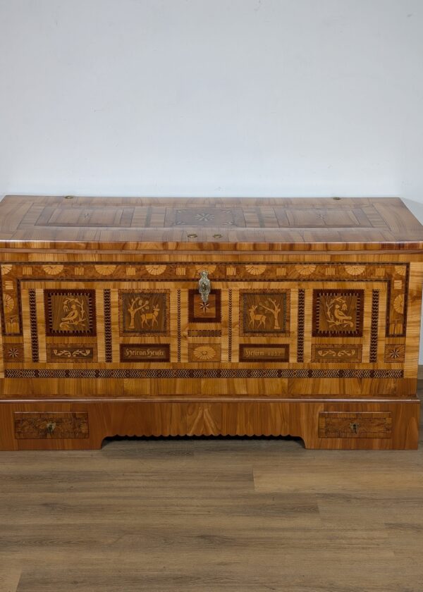 Marburger Hochzeitsruhe / Intarsien Truhe Kirschbaum Jagdmotiv