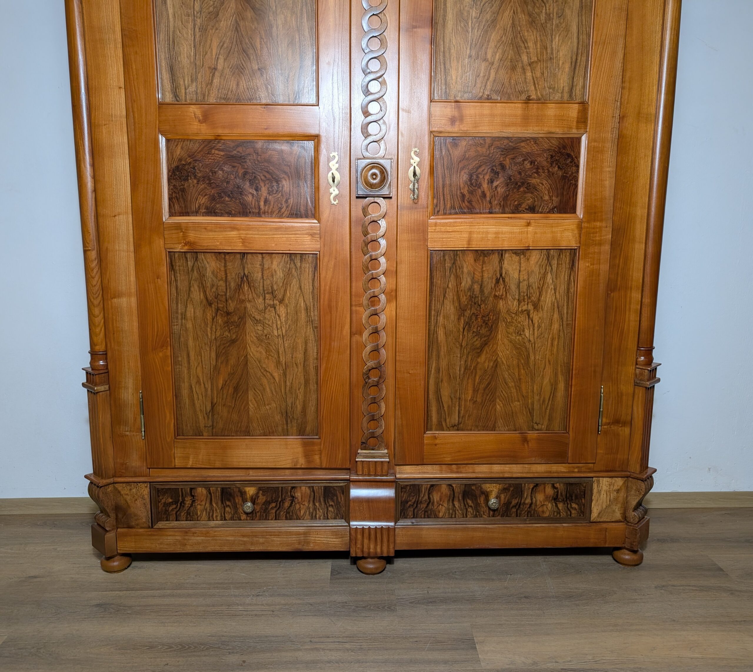 Louis Seize Kirschbaum Schrank – Bild 4