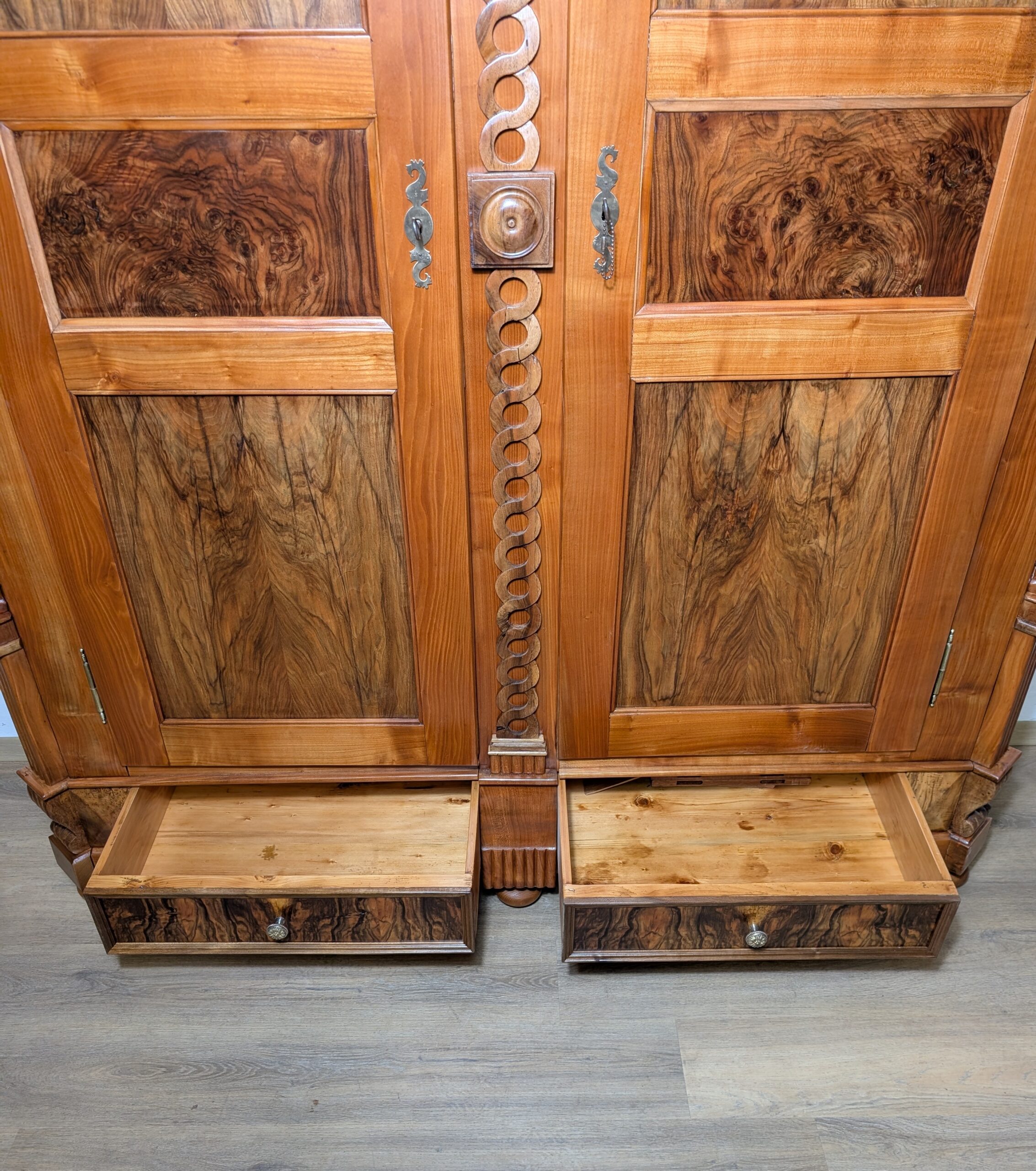 Louis Seize Kirschbaum Schrank – Bild 2