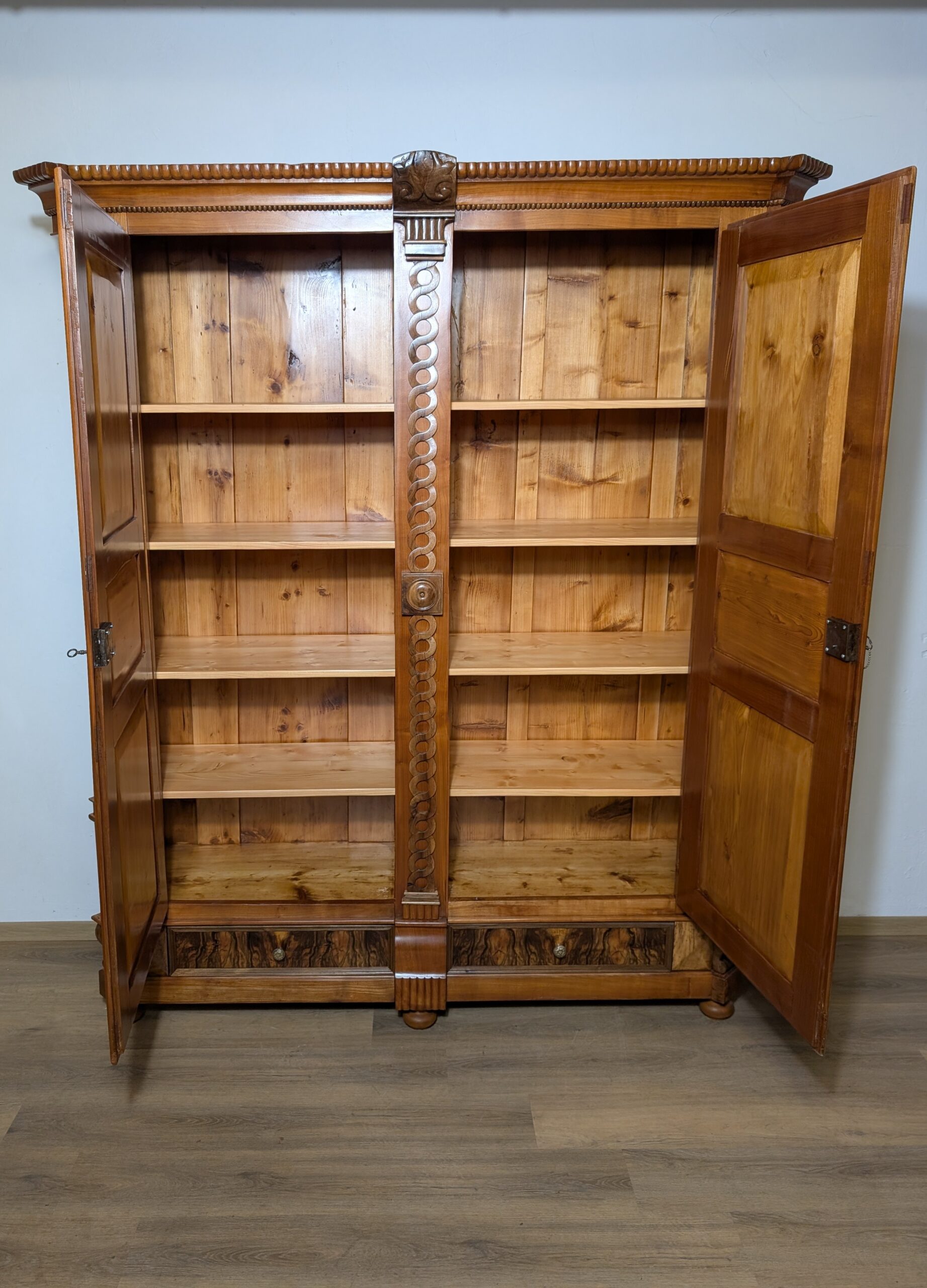 Louis Seize Kirschbaum Schrank – Bild 9