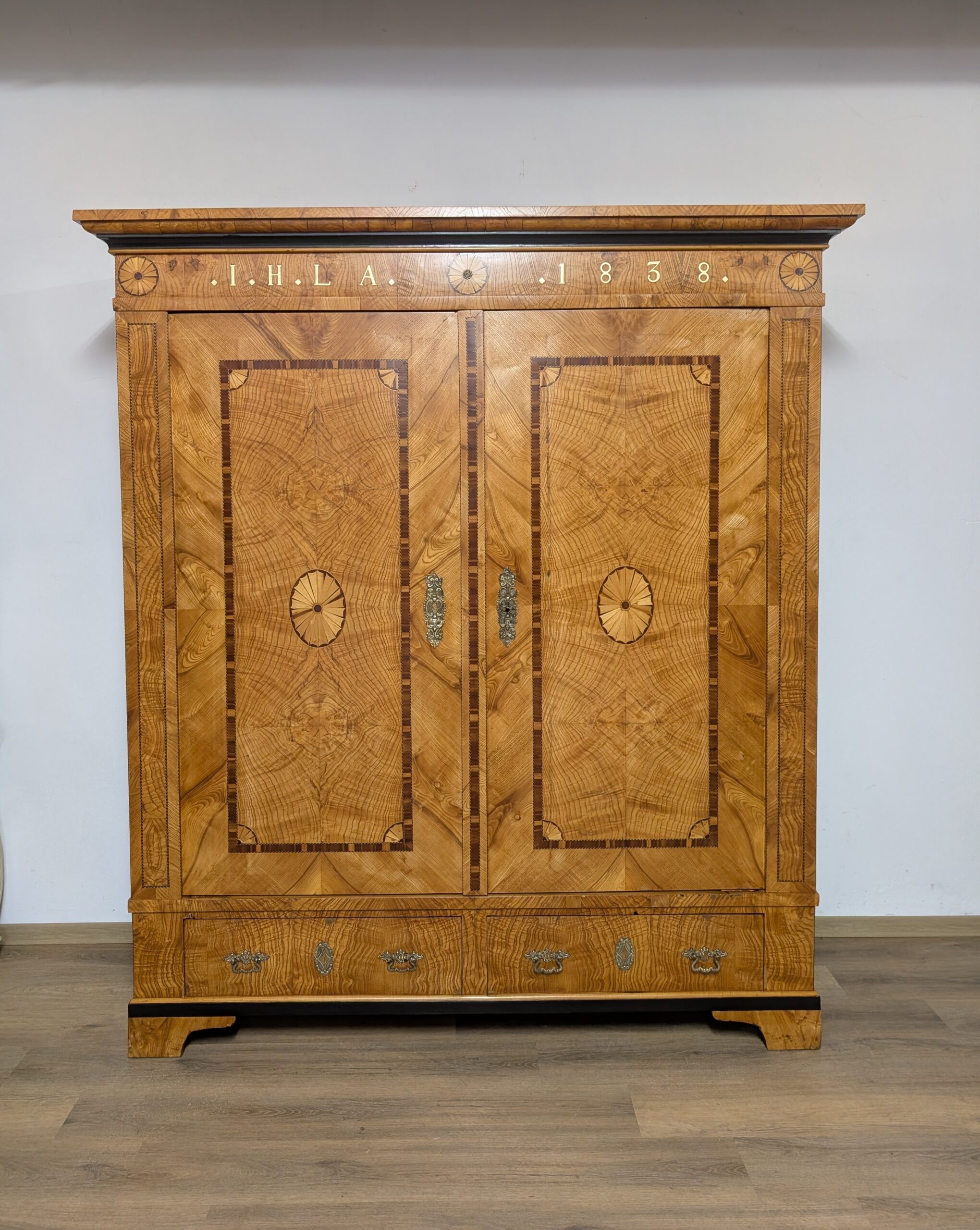 Biedermeier Hochzeitsschrank Esche / Intarsien Schrank – Bild 2