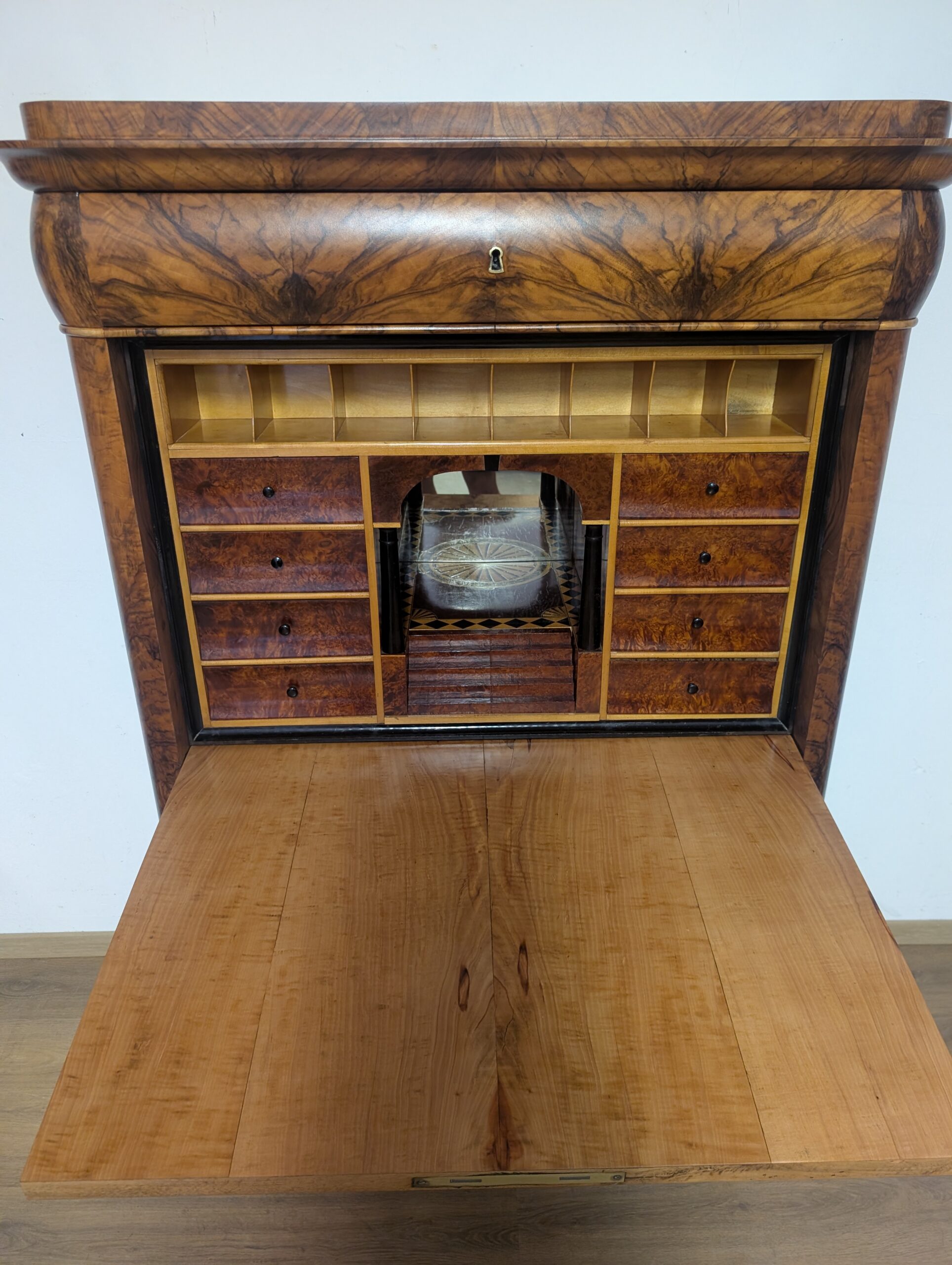 Biedermeier Nussbaum Sekretär – Bild 7